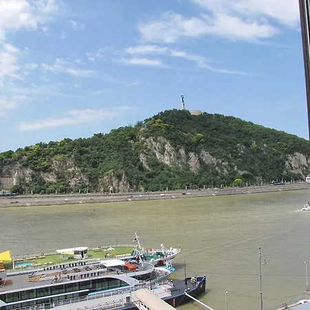 Empire Of Liberty Budapesta